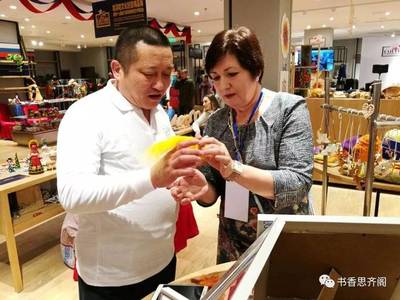 薪火相傳，巧手繪非遺——記哈爾濱市尚威志愿者協(xié)會(huì)文化志愿者分會(huì)參加“哈深哈”麥秸畫(huà)展示活動(dòng)