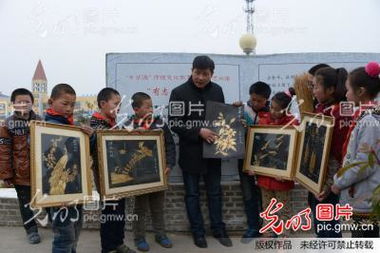 麥秸畫藝術(shù)進課堂 讓傳統(tǒng)工藝在指尖綻放